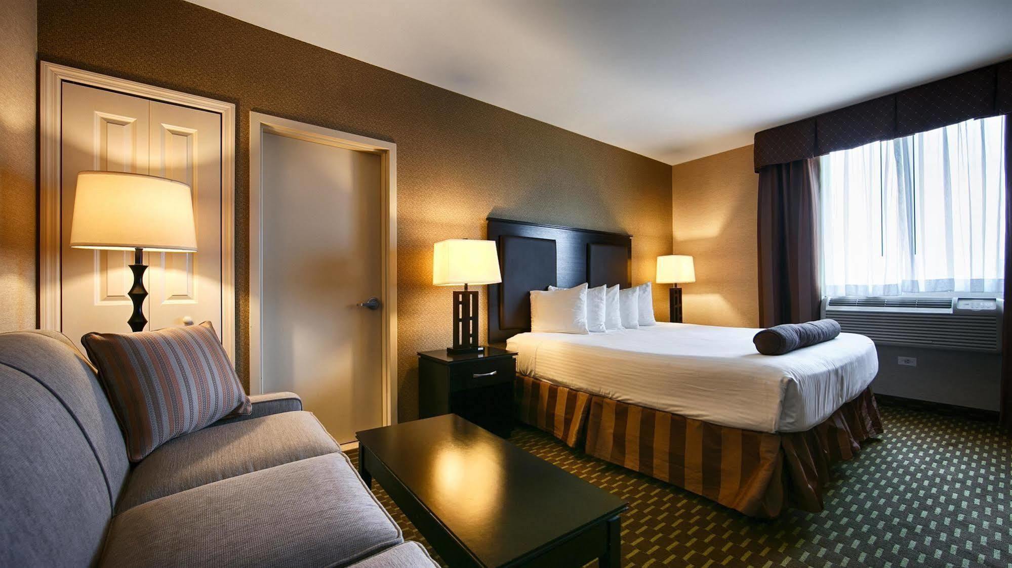 Best Western Plus Plaza Hotel 3*